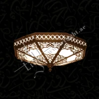 سقف نحاسي مزخرف بإضاءة فنية